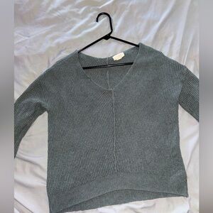 Size: Small
Color: Sage
Sweater